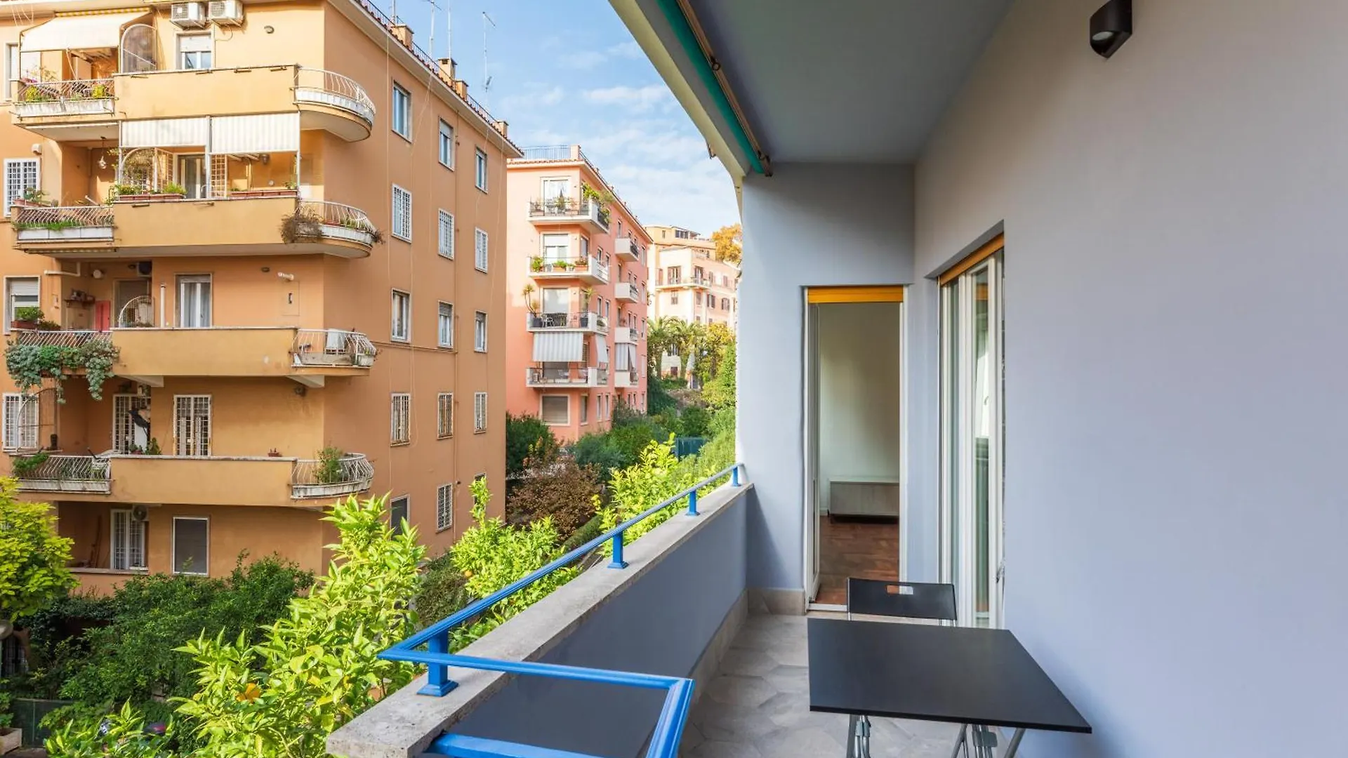 Skylife Modern 4-Bedroom Trastevere Apartment Rome