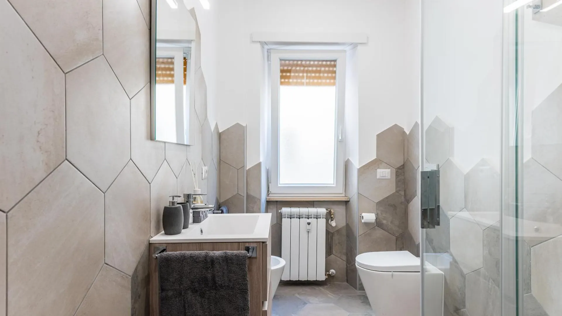 Skylife Modern 4-Bedroom Trastevere Apartment Rome 0*,